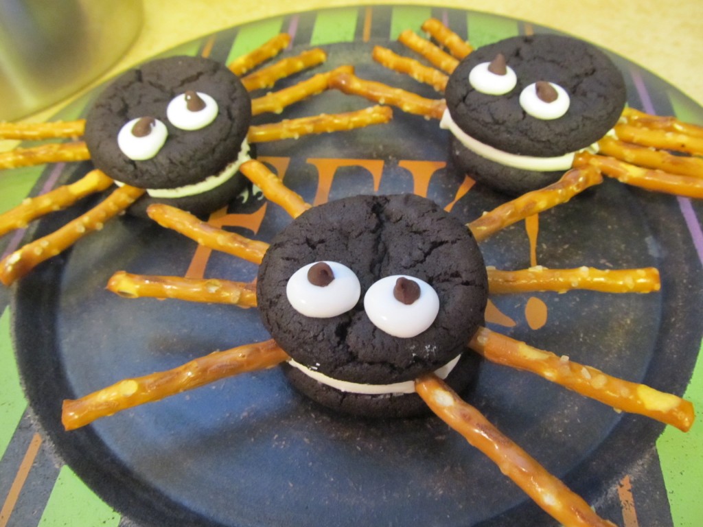 Easy Halloween Spider Cookies | The Pink Apron